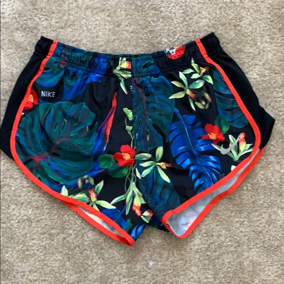 Nike parrot shorts Clearance